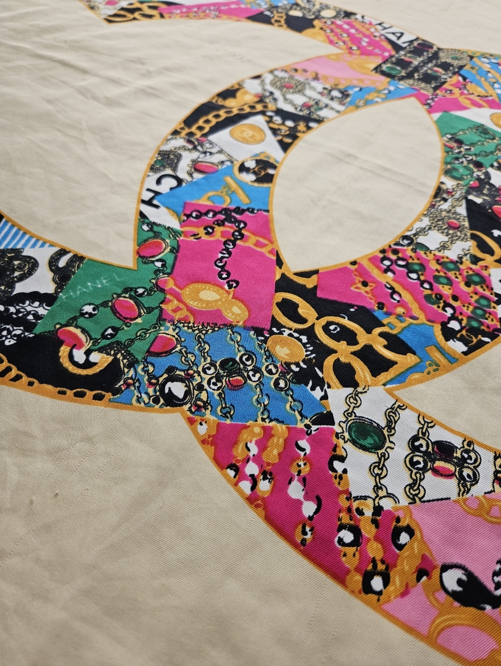 Vintage CHANEL 100% Silk Scarf/Wrap 50"x51" Made In France - Picture 5 of 11